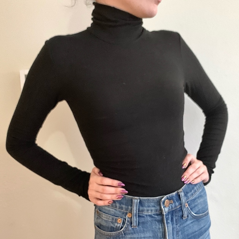 Aritzia Wilfred Huet T-Shirt in Black